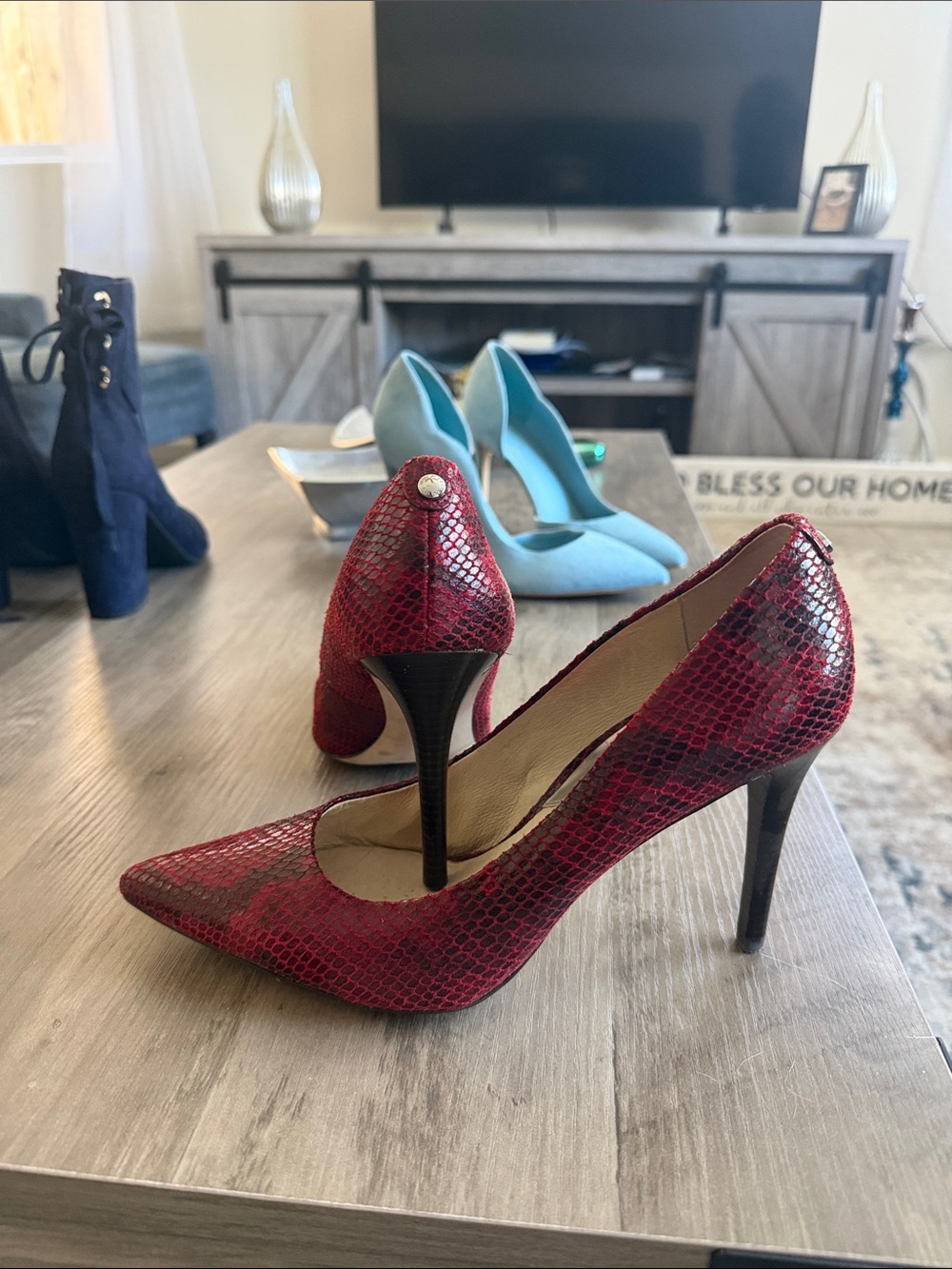 Micheal Kors Red Snake-Print Pointed Toe Stiletto Pumps - Picture 2 of 5